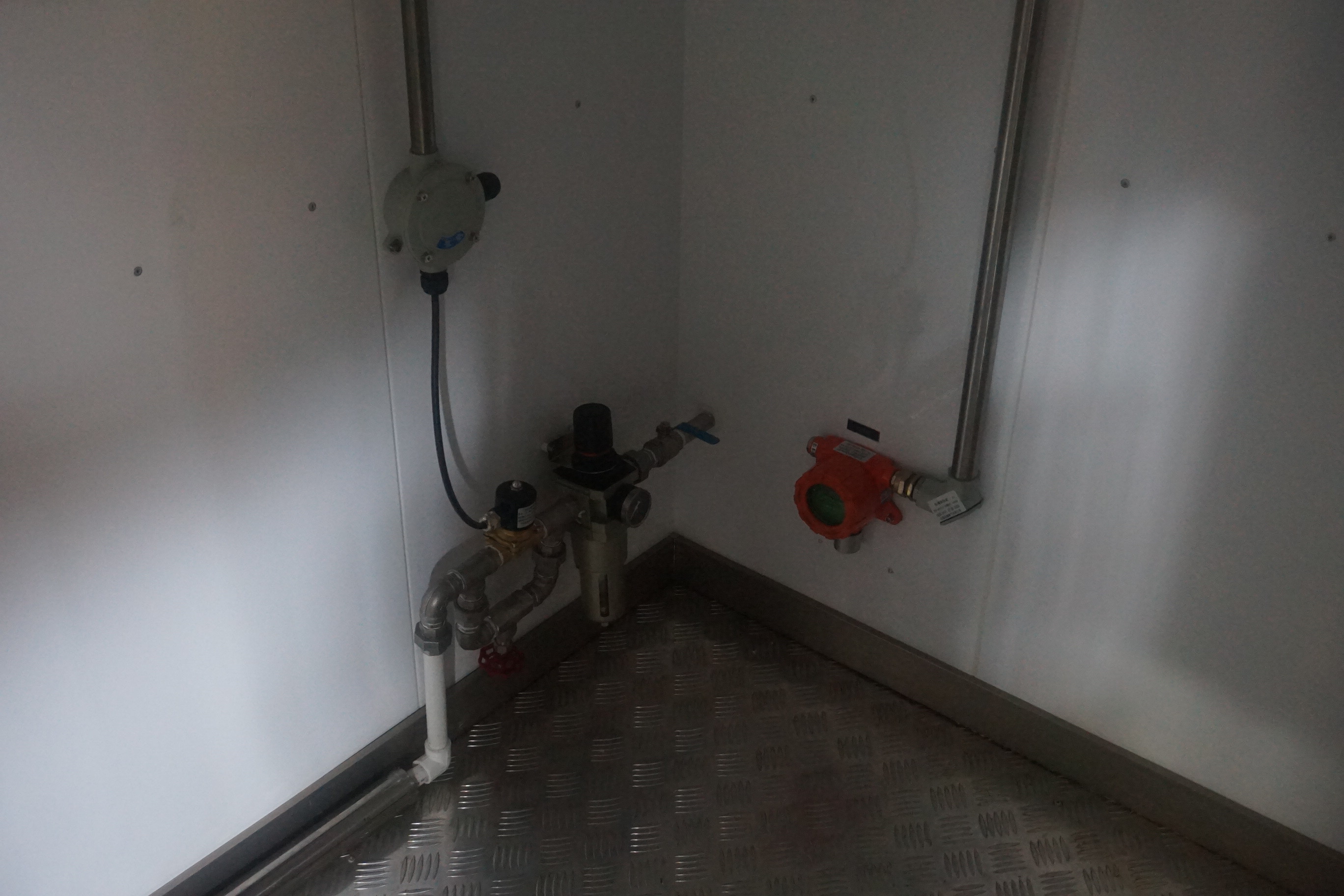防爆分析小屋